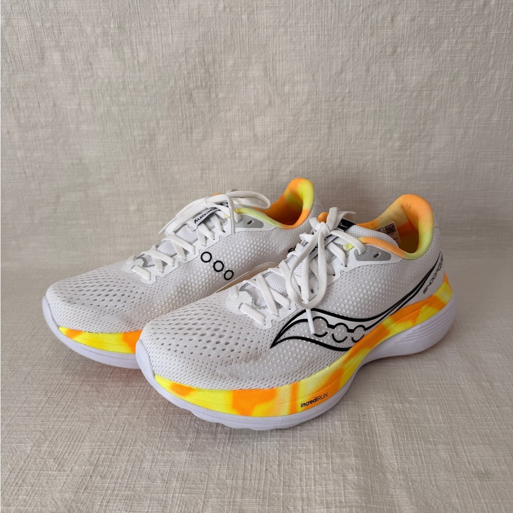 Saucony Endorphin Trainer women’s size 9.5 Running Shoes White/black/sherbet